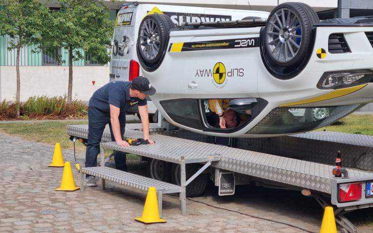 ongevalsimulator ondersteboven